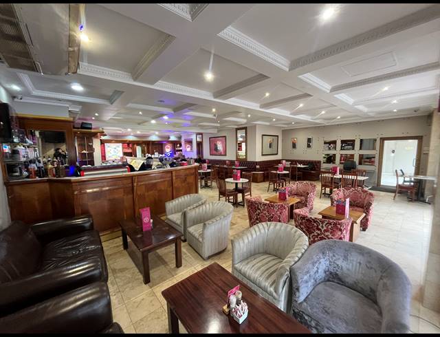 170M² BUSINESS TO LET IN GREEN POINT